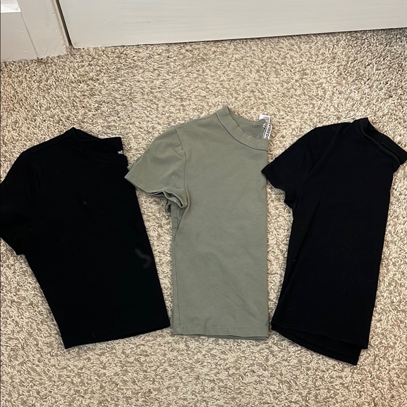 Cropped White, Black and Green Short Sleeve Tees Set - Size Medium / Large - Picture 2 of 9